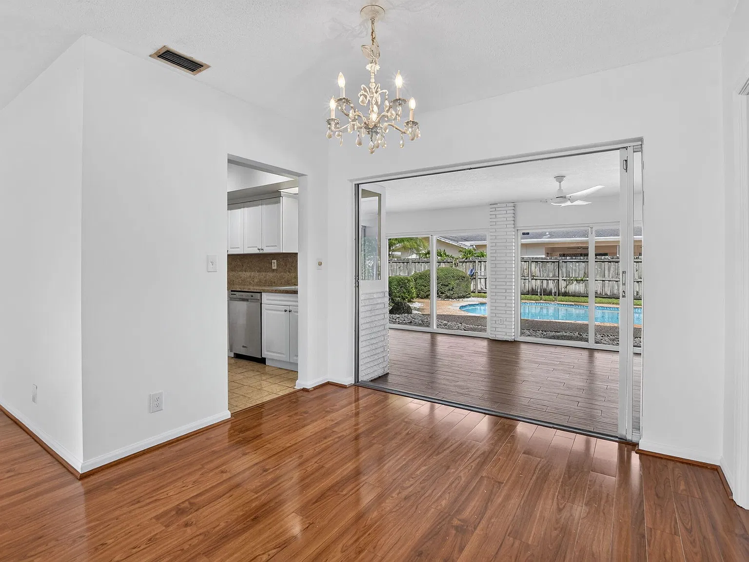 3 bed, 2.0 bath, 1735 sqft, $4,875 — Photo 4