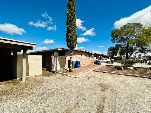 Brown4101-4117 Photo 1