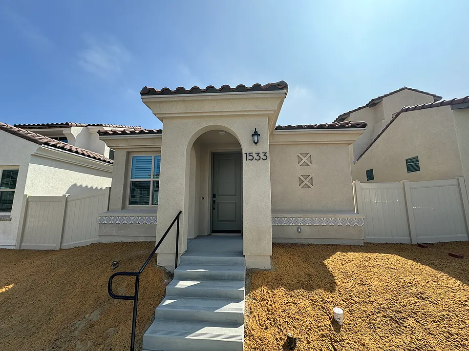 1533 Painted Cave Ave
