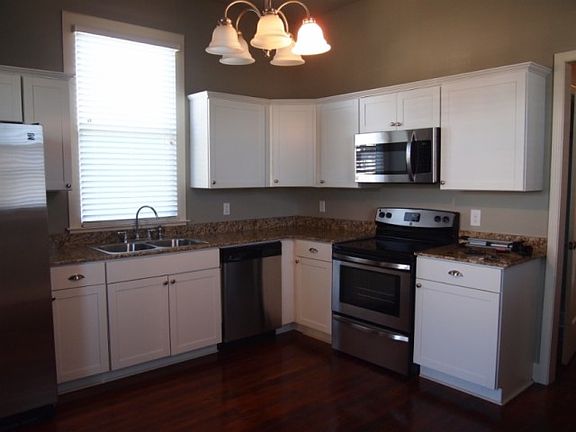 4th image of 1017 Tupelo St