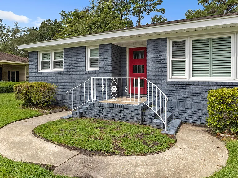 1225 Winston St — Photo 2
