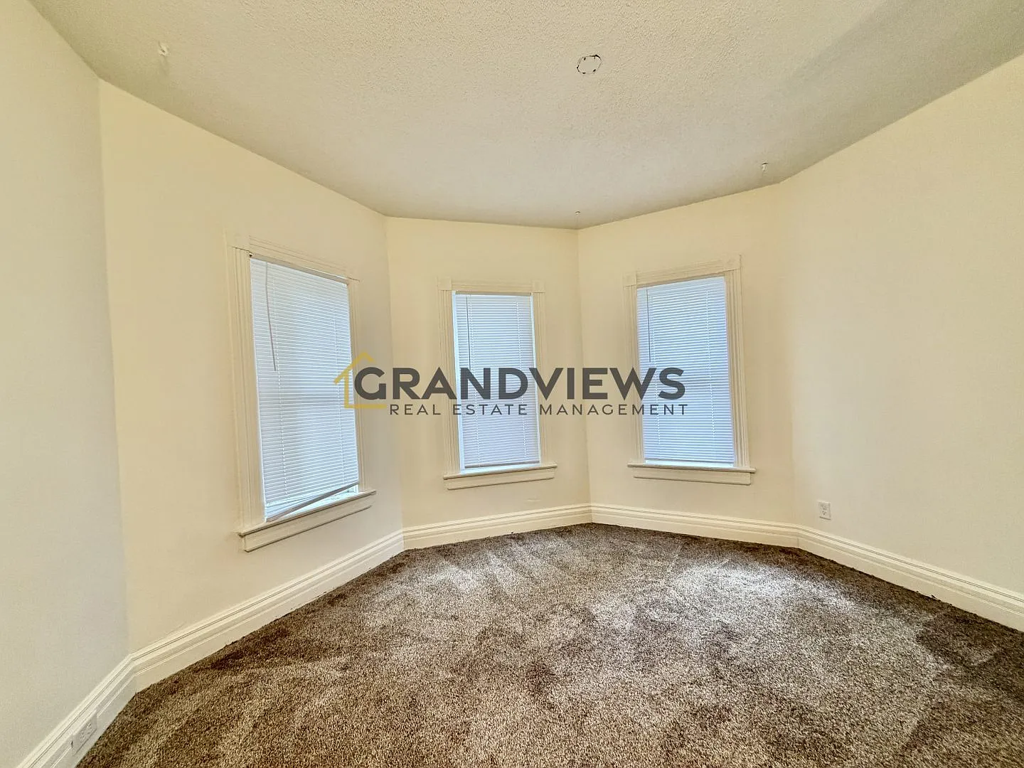 2 bed, 900 sqft, $1,025 — Photo 4