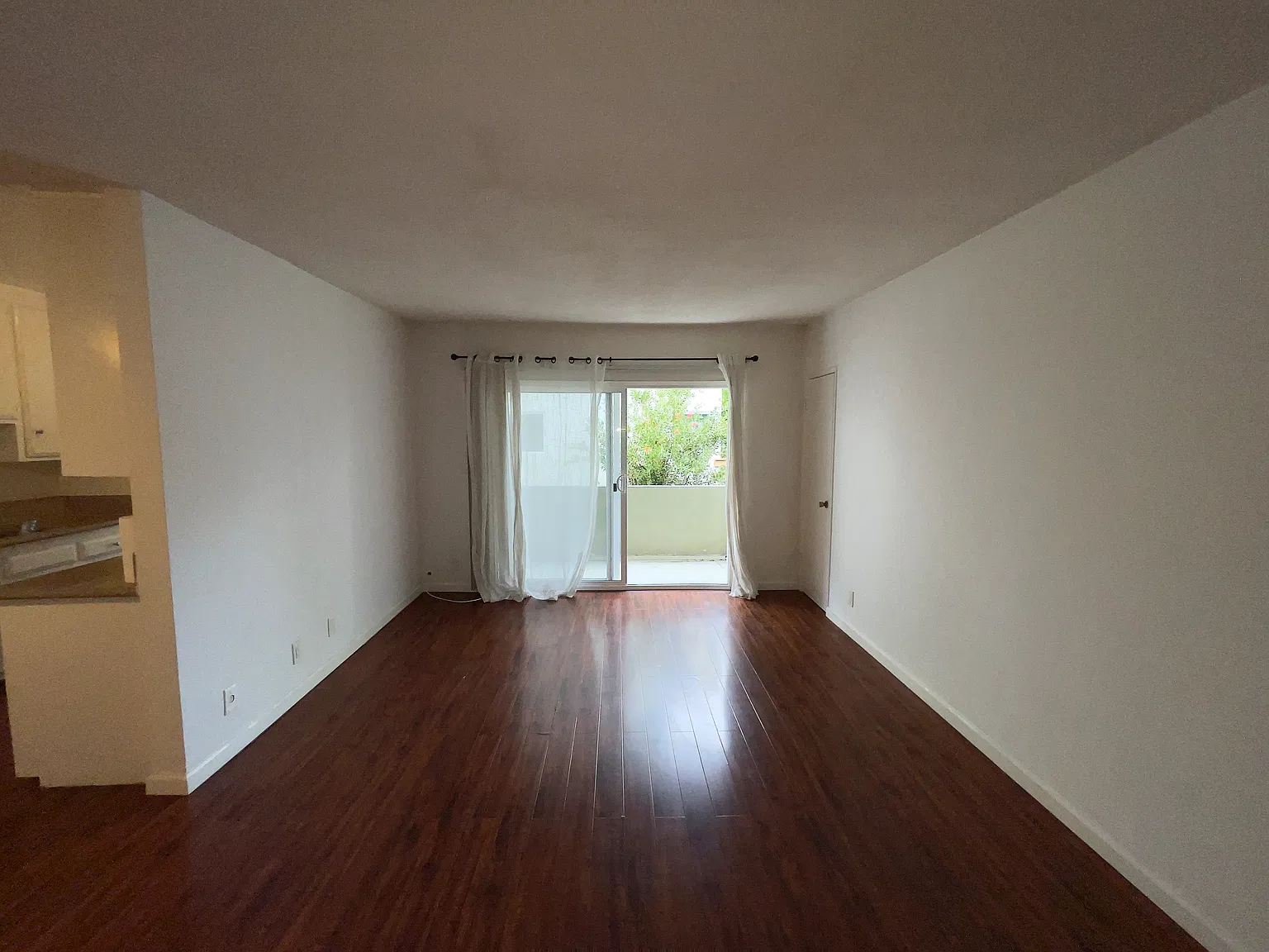 1 bed, 850 sqft, $2,495 — Photo 2