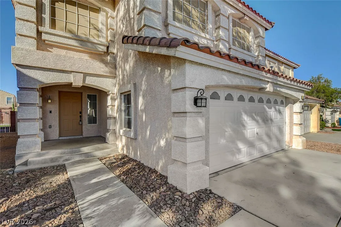 3 bed, 2.5 bath, 1972 sqft, $2,300 — Photo 2