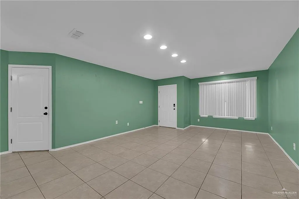 3 bed, 2.0 bath, 1534 sqft, $1,800 — Photo 4