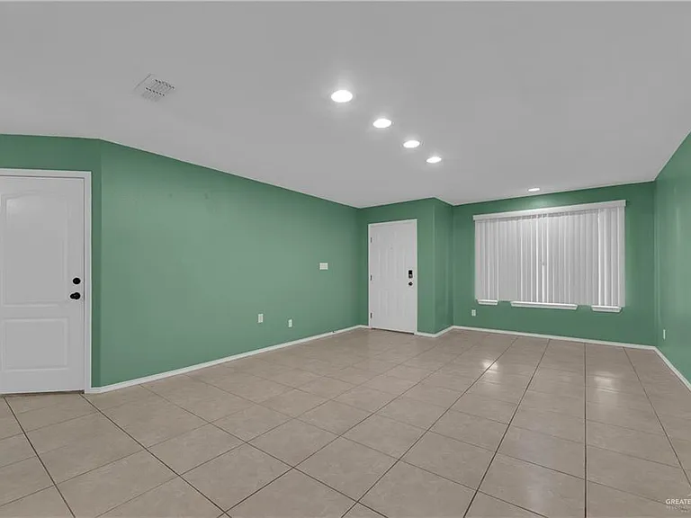 3619 Prestwick St — Photo 4