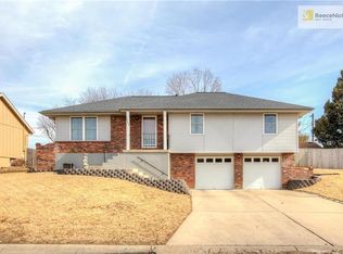 2725 S Coachman Dr, Independence, MO 64055