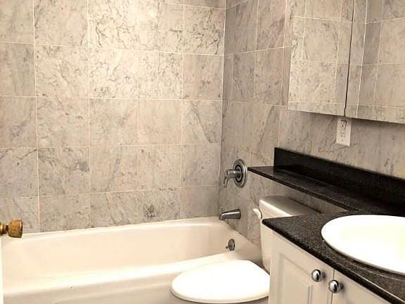 4th image of 207 E 27th St APT La