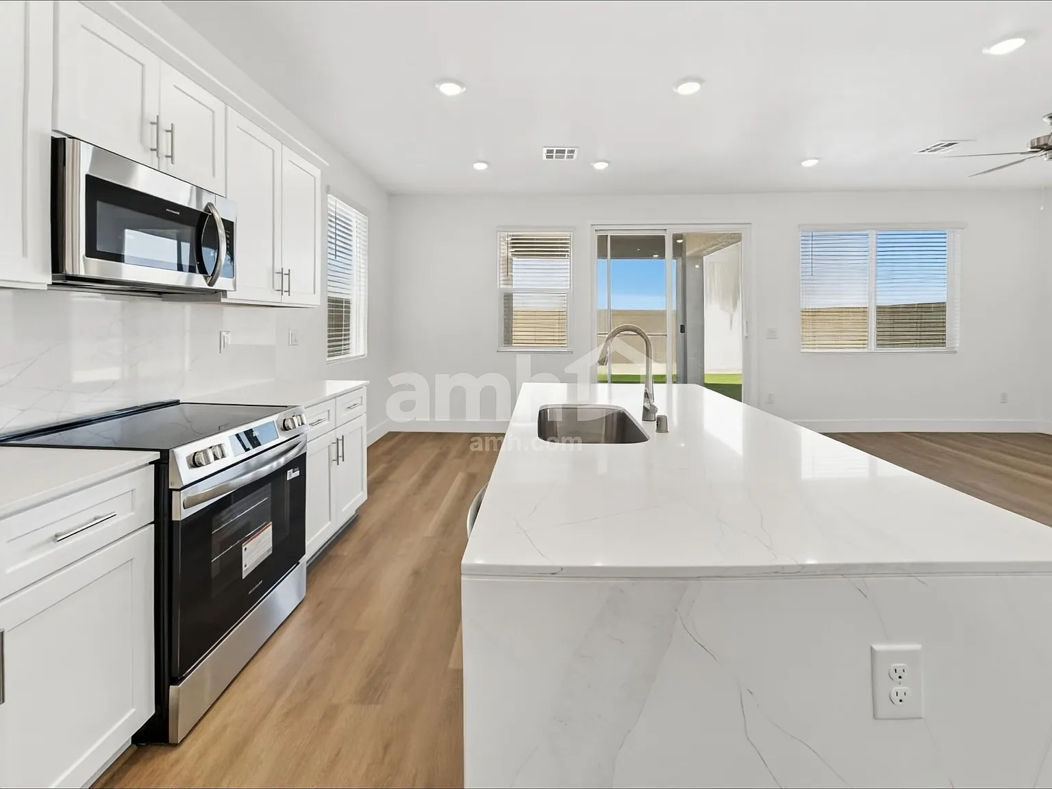 3 bed, 2.5 bath, 1837 sqft, $2,320 — Photo 4