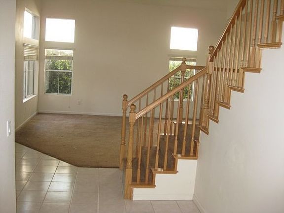 3rd image of 617 Black Oak Way