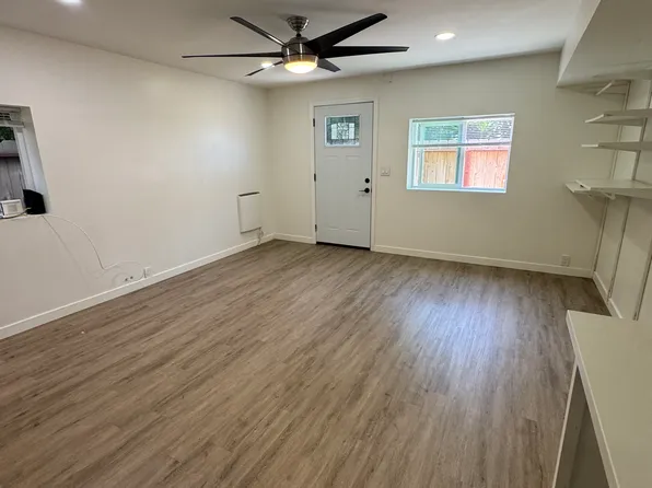 2490 Etiwanda St #E, San Diego, CA 92107