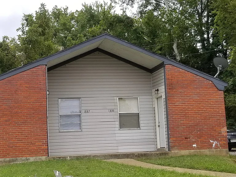 1335-1337 Halcomb Ln #1335 — Photo 1