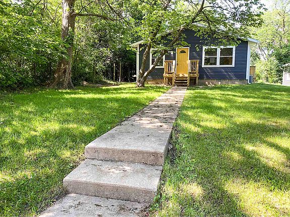 2nd image of 1208 W Cottage Grove Ave