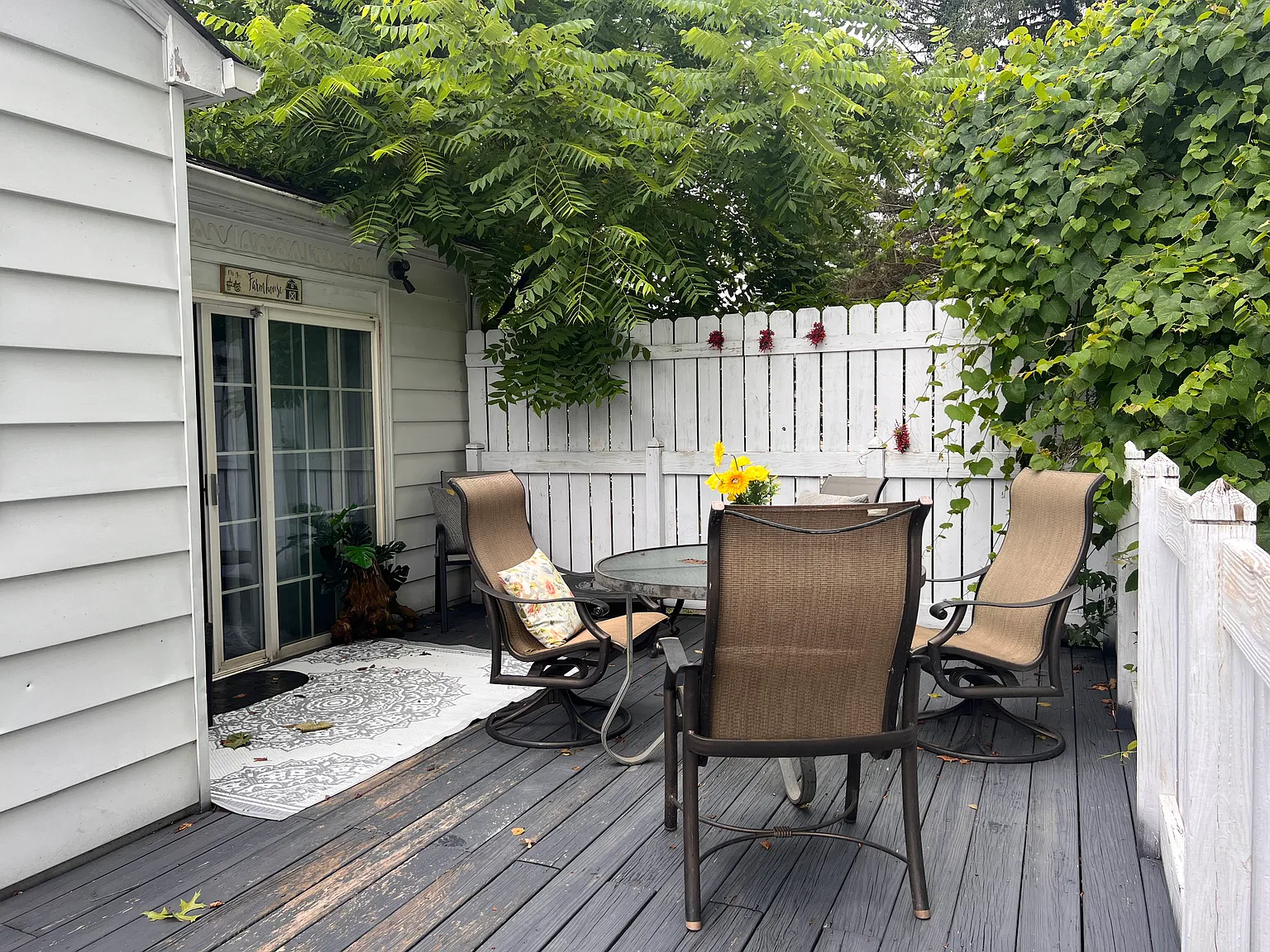 2 bed, 1.5 bath, 1388 sqft, $1,650 — Photo 2