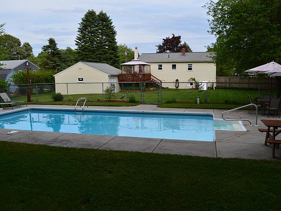 3rd image of 76 Brenda Ave