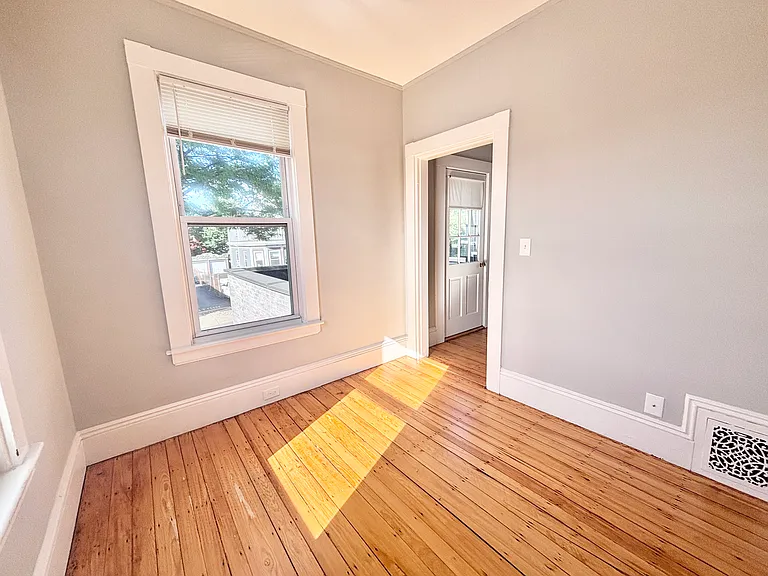 Highland Ave — Photo 10