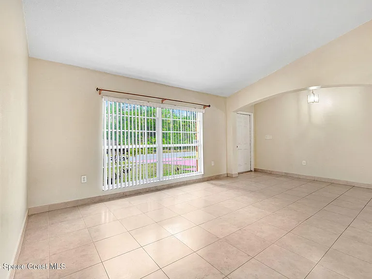 1416 Martinez St SE — Photo 4
