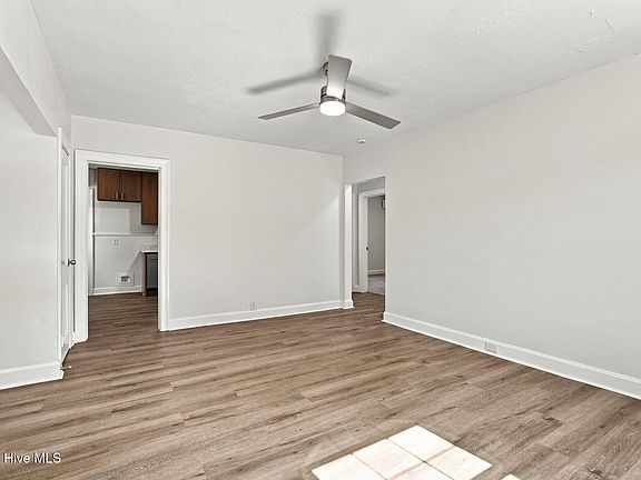 4th image of 1106 Hanover Avenue SW