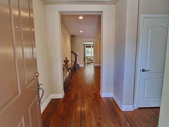 3rd image of 1300 W Daffodil Ave