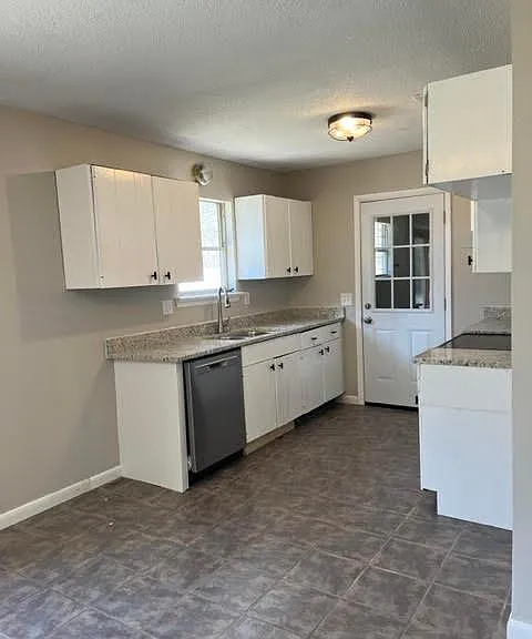 8221 Oxford Dr — Photo 15