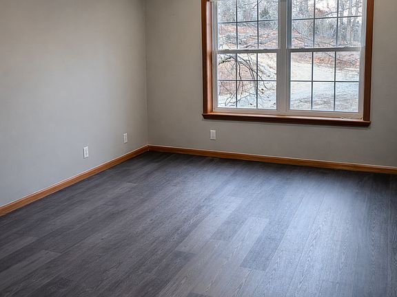 4th image of 224 Mountain Crest Dr