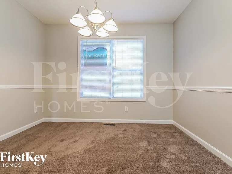 3240 Hilltop Cir — Photo 5