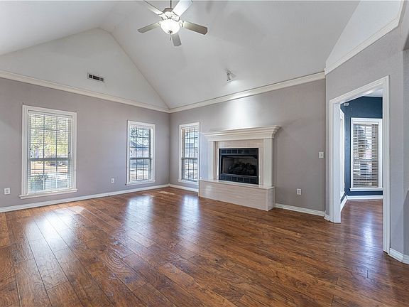 3rd image of 11643 Club House Pkwy