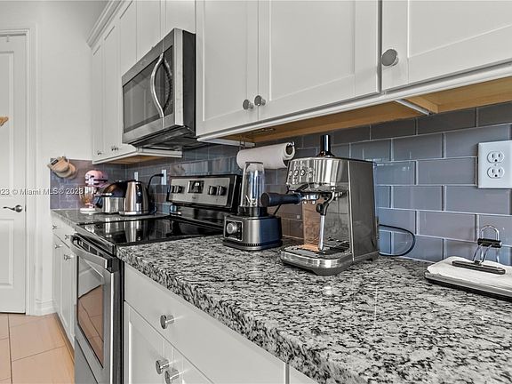 4th image of 11633 SW 13th Dr