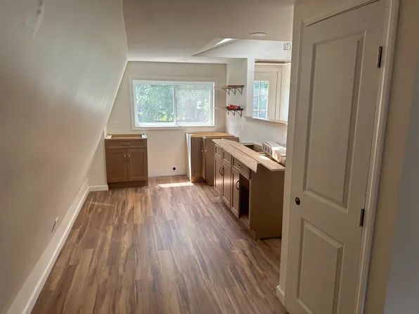 25 Maple St APT B, Essex Junction, VT 05452