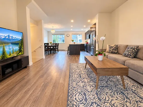 127 172nd St #9, Surrey, BC V3Z 0W9