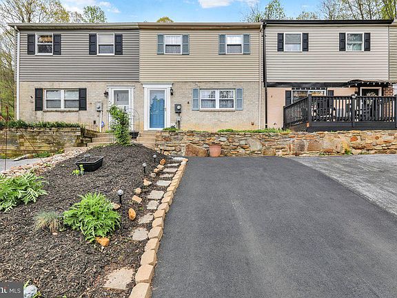 2nd image of 1026 Fox Run