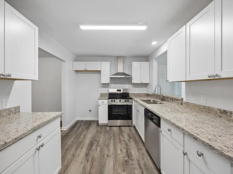 705 Westshire Dr — Photo 6