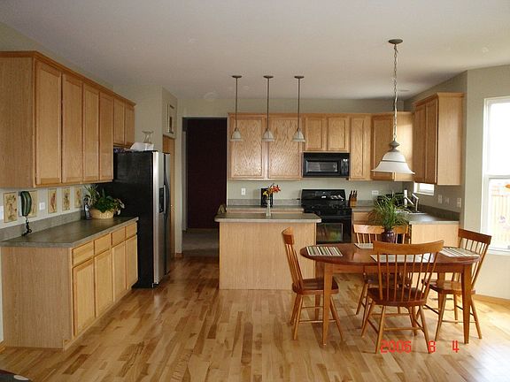 Kitchen/Eating Area