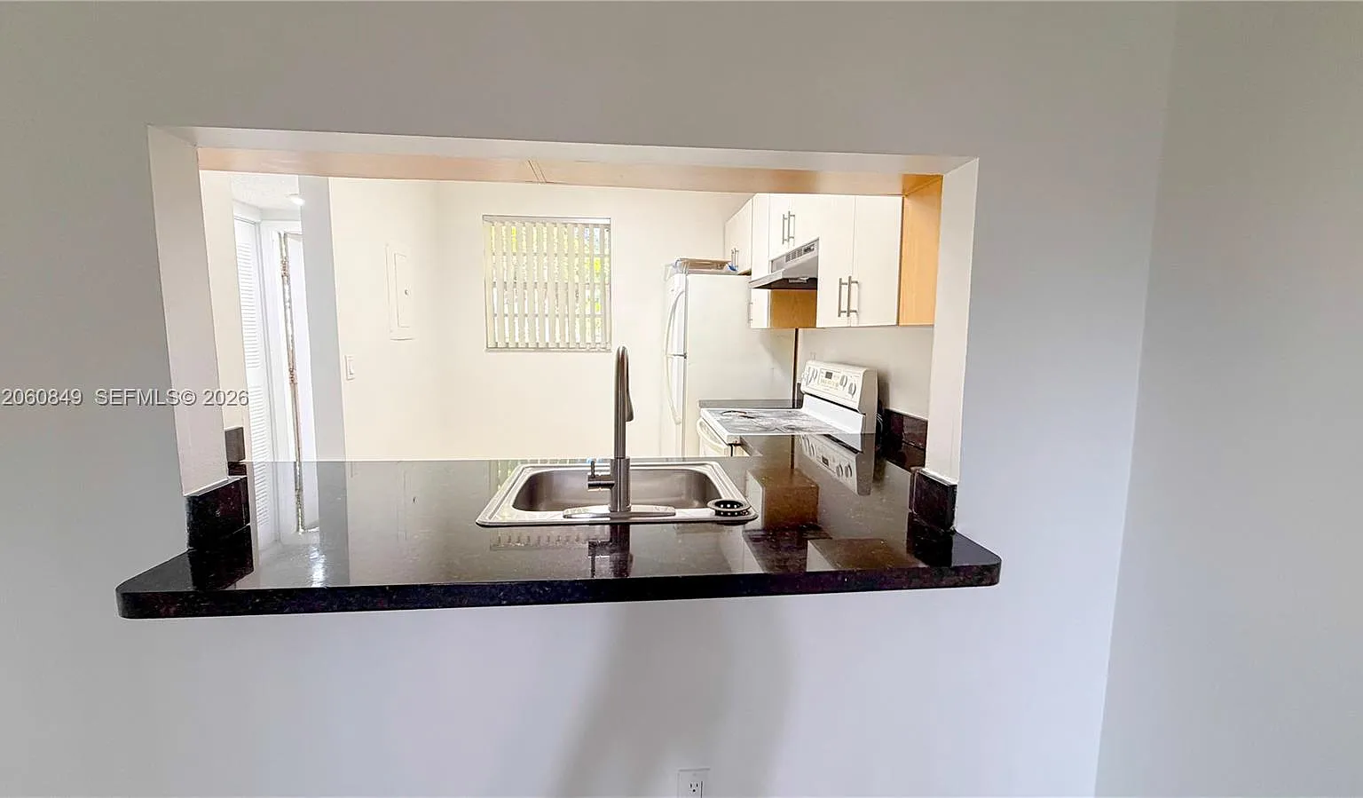 Bella Grand Condo — Photo 3