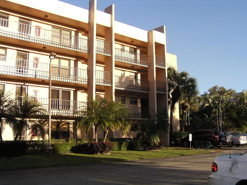 1st image of 4760 Lucerne Lakes Blvd #405