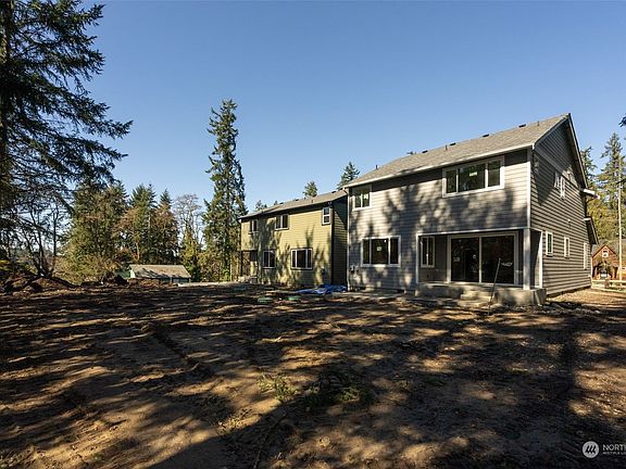 4th image of 702 160th Street S