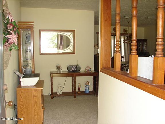 3rd image of 8 Pine Circle Dr