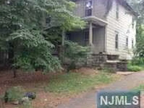 450 Pascack Rd, Township Of Washington, NJ 07676