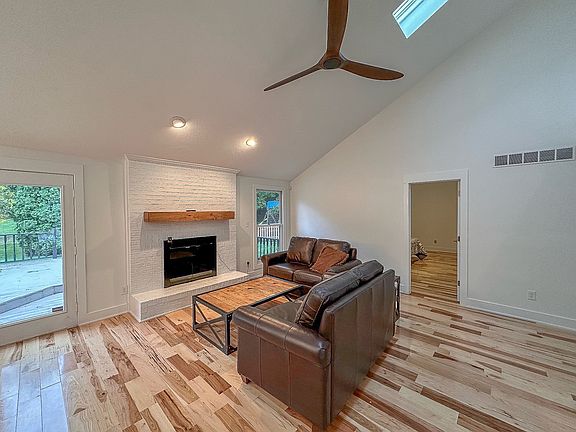 3rd image of 12011 Glen Cove Dr