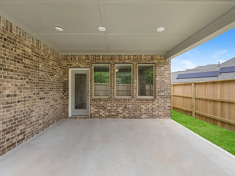 21611 Alberta Forest Cir — Photo 23