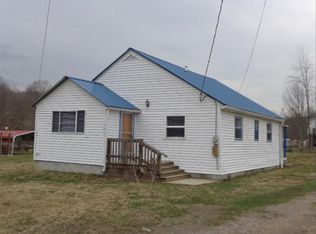 127 Deck St, Mount Hope, WV 25880