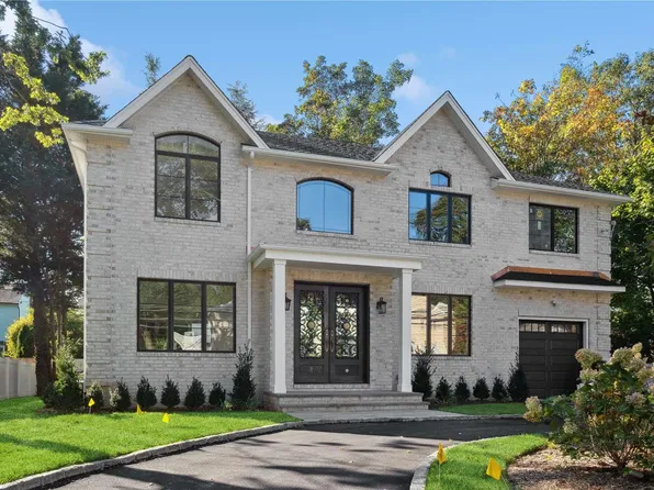 160 Warner Avenue, Roslyn Heights, NY 11577