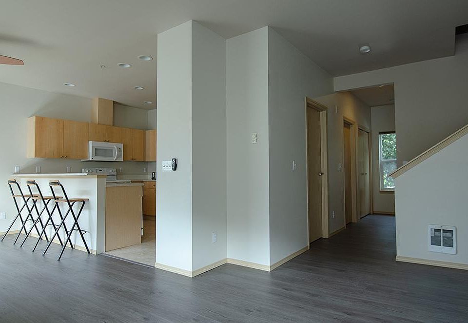 1st image of 7123 NE 175th St #U101