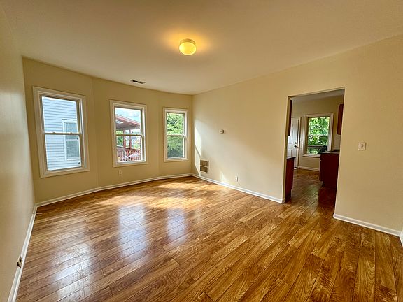 5th image of 932 Hancock Ave #3L