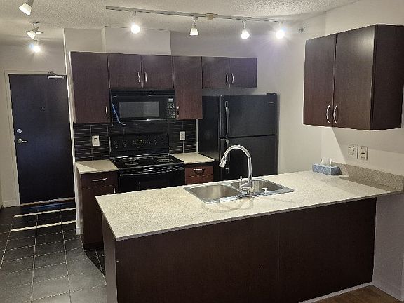 2nd image of 933 Hornby St #701