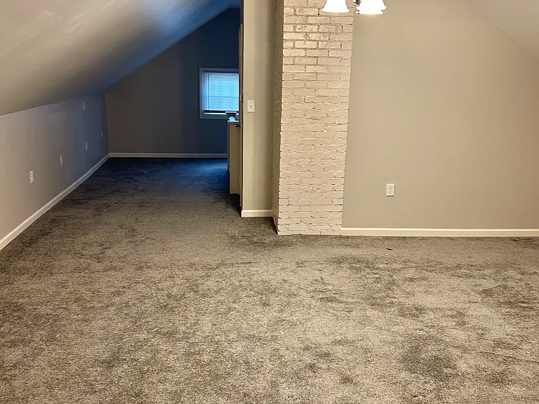 1015 W Franklin Ave — Photo 29