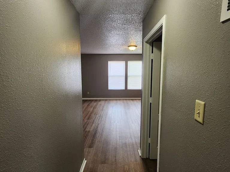 4221 Fletcher Dr — Photo 20