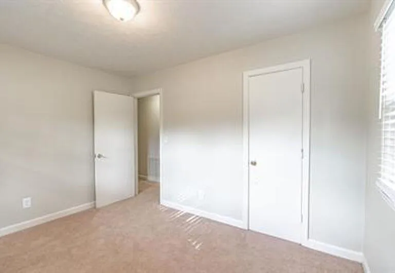 205 N Glover St — Photo 41