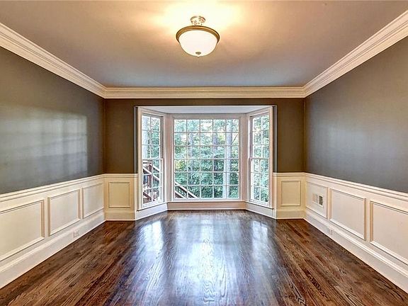 3rd image of 8690 Lake Glen Ct