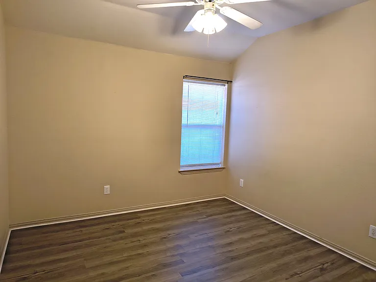 5725 Swords Dr — Photo 13